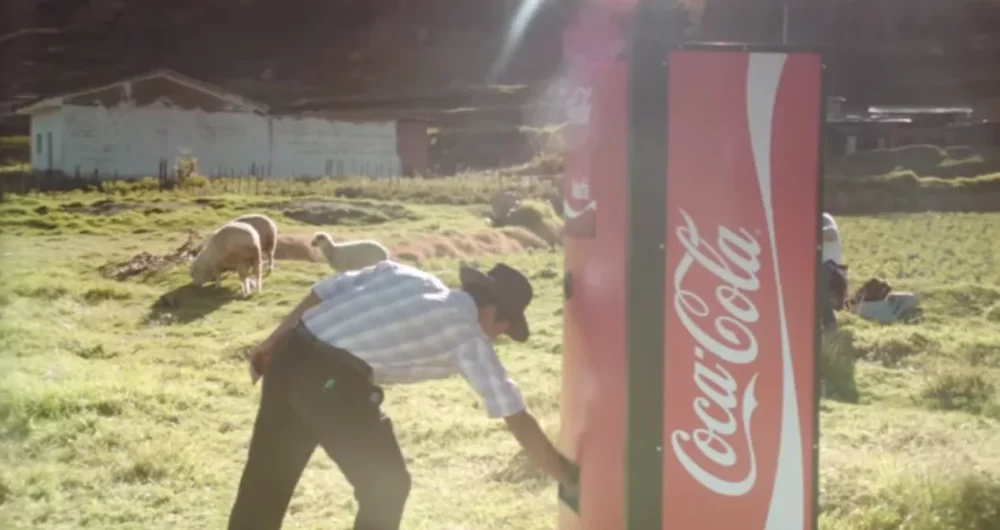 dans-ta-pub-coca-cola-distributeur-prénoms-perou