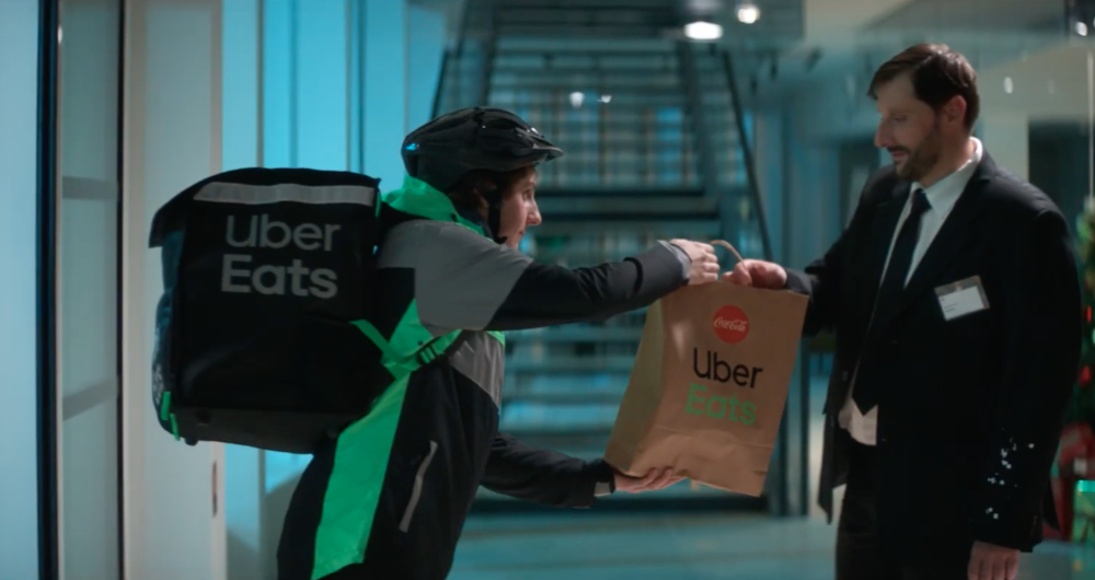 dans-ta-pub-coca-cola-uber-eats-noel