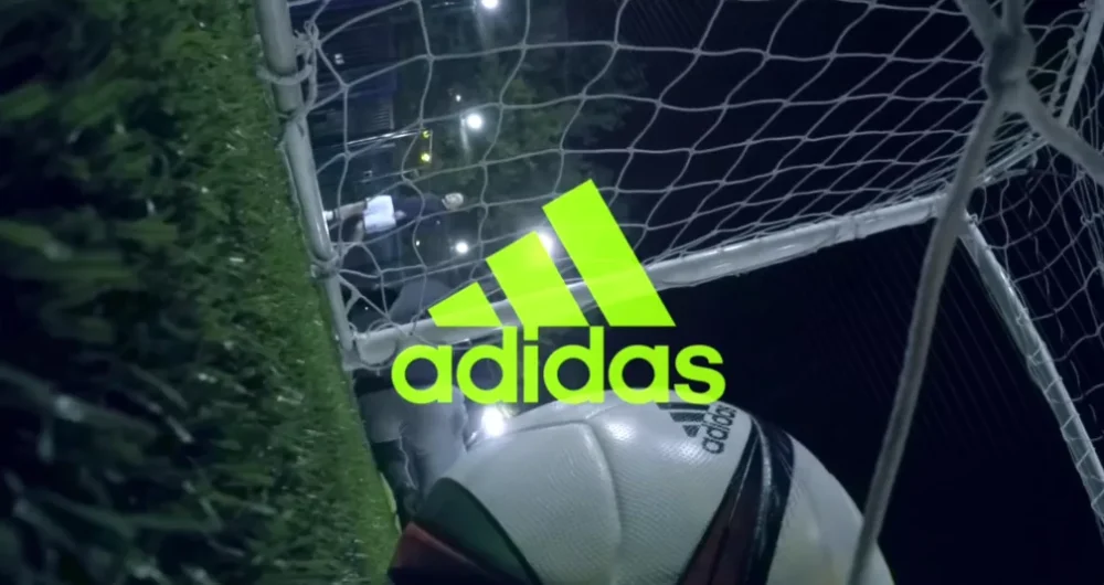 dans-ta-pub-create-your-own-game-adidas-football