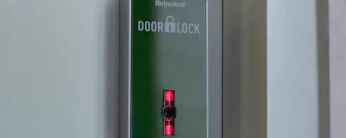 dans-ta-pub-door-lock-heineken-champion-league-football-bière-beer