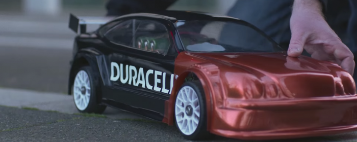 dans-ta-pub-duracell-allemagne-ambient-grey-voiture-electrique