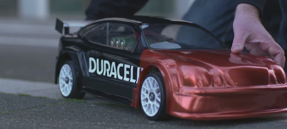 dans-ta-pub-duracell-allemagne-ambient-grey-voiture-electrique