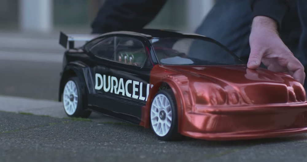 dans-ta-pub-duracell-allemagne-ambient-grey-voiture-electrique