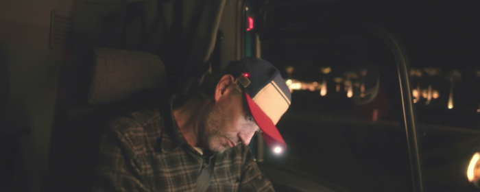 dans-ta-pub-ford-casquette-connecte-sommeil-fatigue