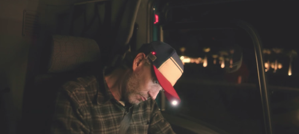 dans-ta-pub-ford-casquette-connecte-sommeil-fatigue
