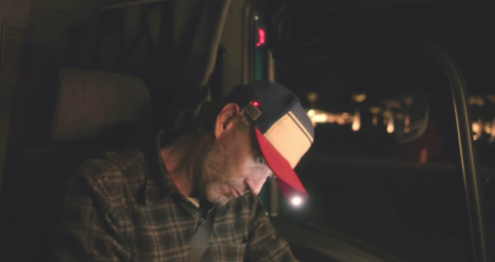 dans-ta-pub-ford-casquette-connecte-sommeil-fatigue