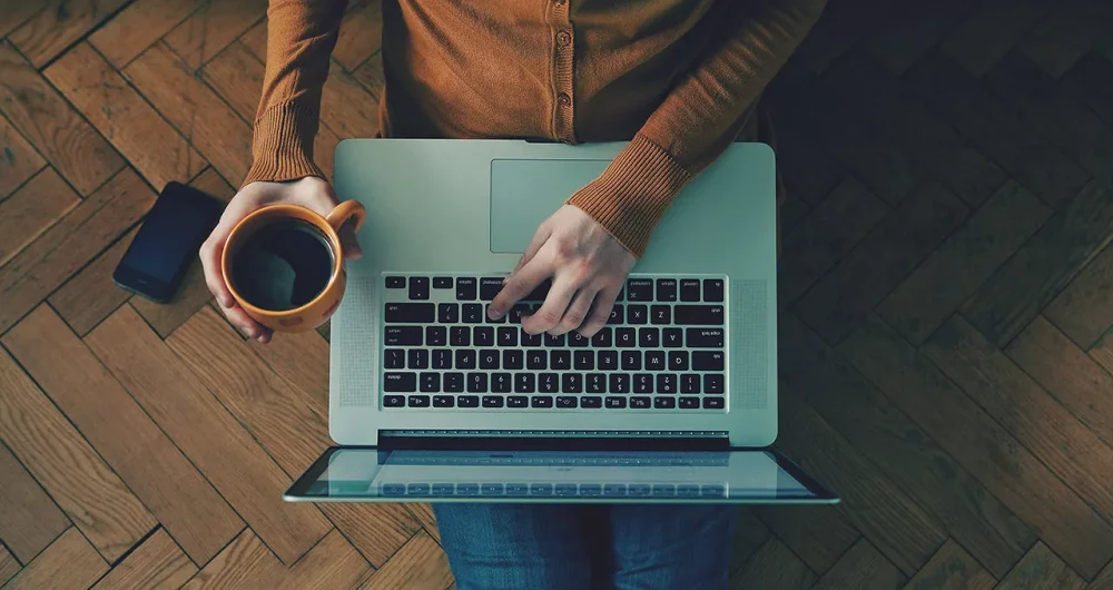 dans-ta-pub-freelance-promouvoir-travail-publicité-webdesign