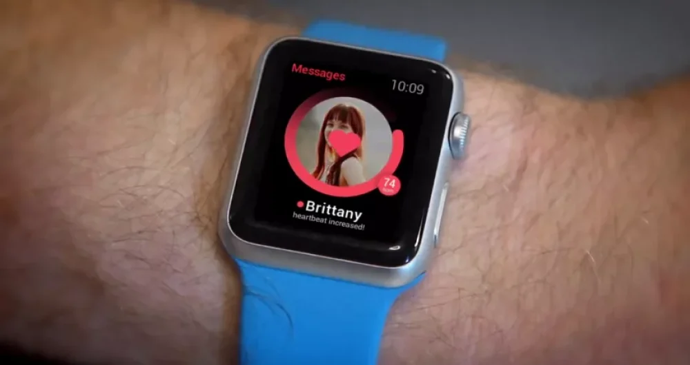 dans-ta-pub-hands-free-tinder-apple-watch-smart