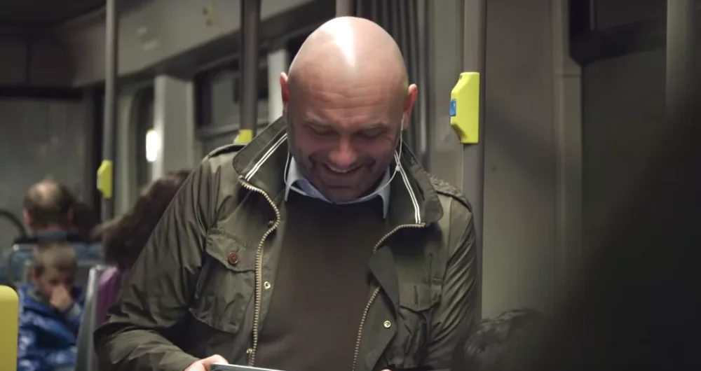 dans-ta-pub-happiness-coca-cola-belgique-smile-metro-share