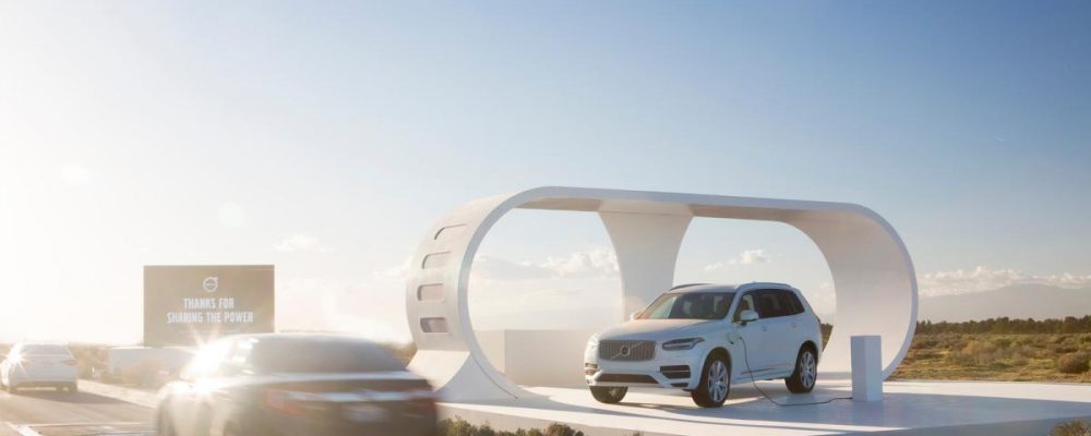 dans-ta-pub-highway-robbery-voiture-volvo-power-station-xc90-t8