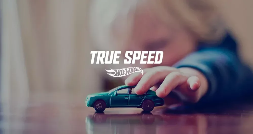 dans-ta-pub-hot-wheels-true-speed-app-voiture-lola-espagne