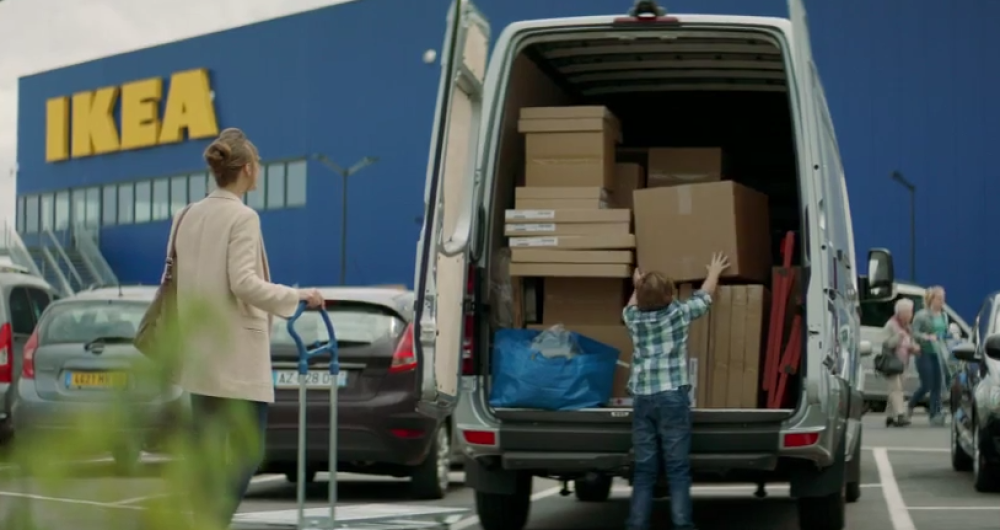 dans-ta-pub-ikea-buzzman-adulte-cuisine-meuble-mere-fils