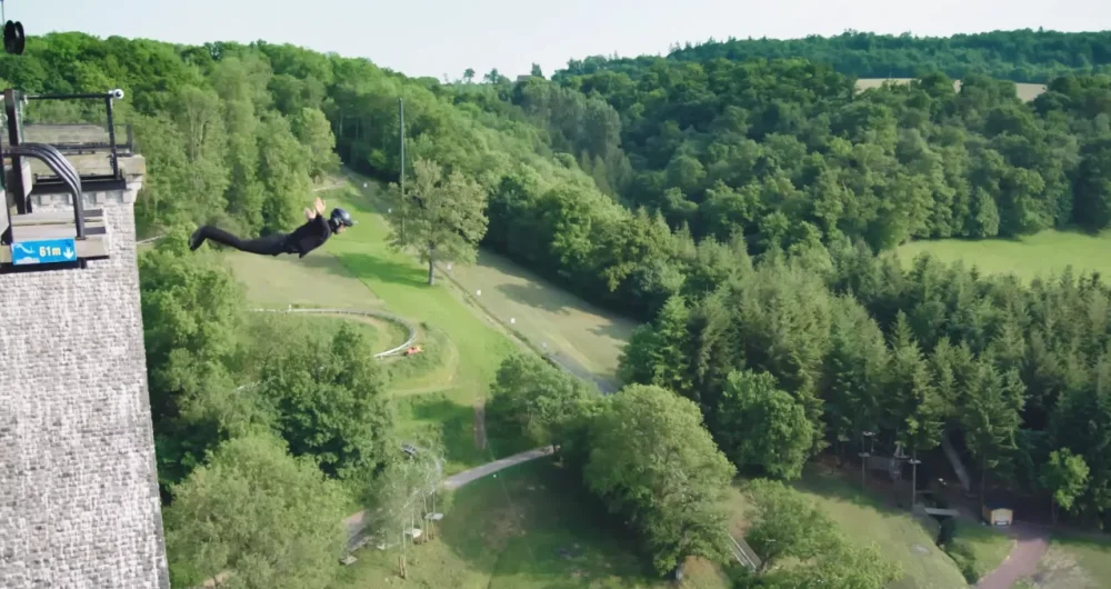 dans-ta-pub-ikea-sans-fil-saut-elastique-ddb-brussells