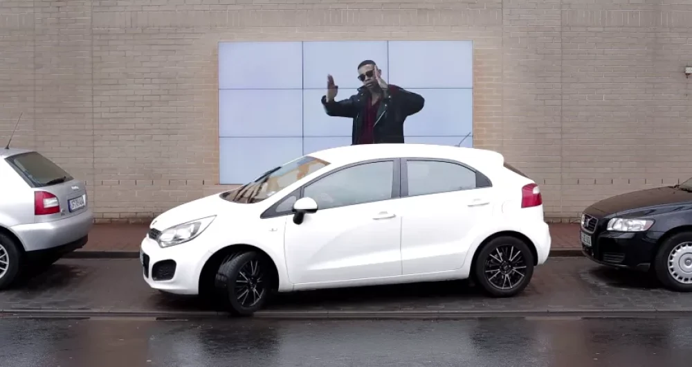 dans-ta-pub-interactive-billboard-fiat-500-germany