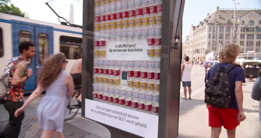 dans-ta-pub-mc-donalds-mcflurry-tbwa-amsterdam-canicule-chaleur-glaces-affichage