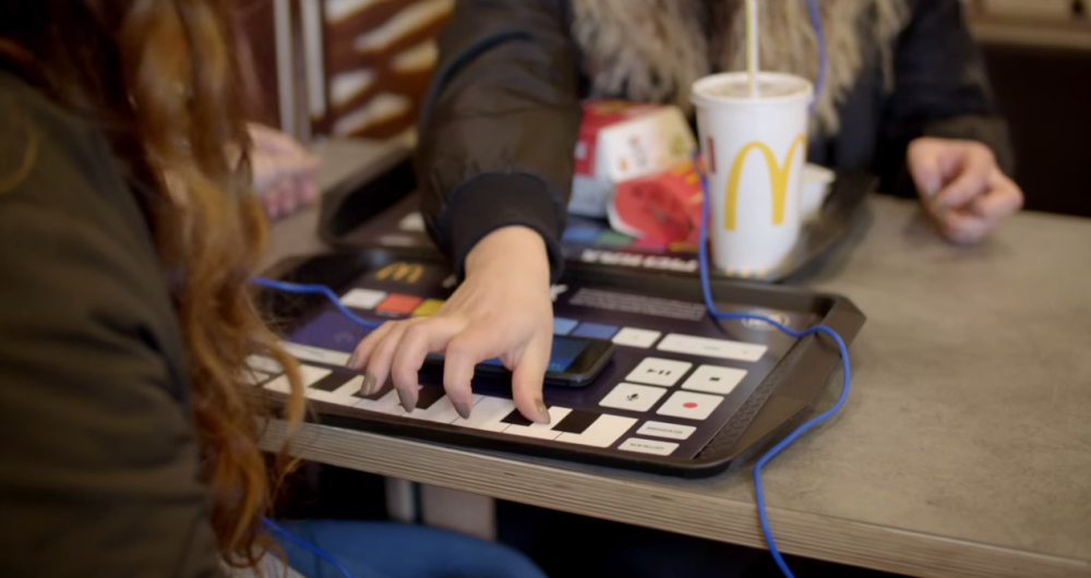 dans-ta-pub-mcdonalds-netherlands-music-mctrax-dj-fast-food