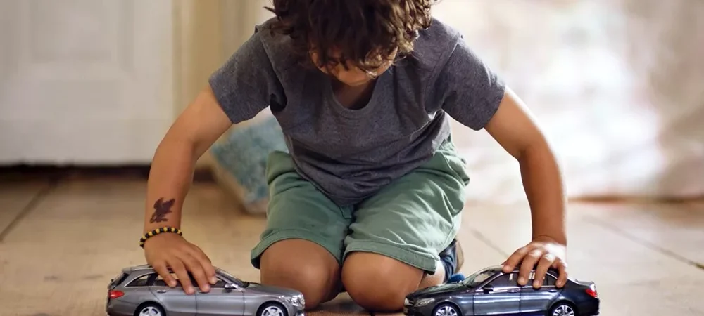 dans-ta-pub-mercedes-uncrashable-car-kids-toy