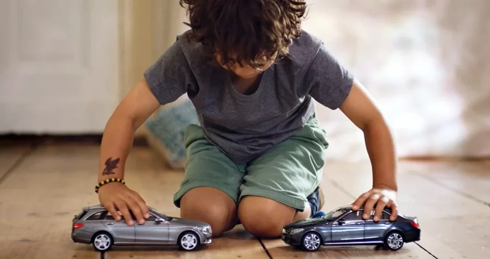 dans-ta-pub-mercedes-uncrashable-car-kids-toy