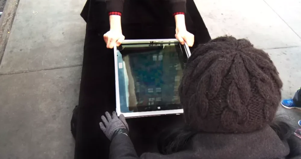 dans-ta-pub-nabi-apple-store-magicien-tablette-tactile-ipad
