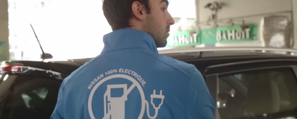 dans-ta-pub-nissan-leaf-penurie-essence-digitas-ambient-voiture-attente