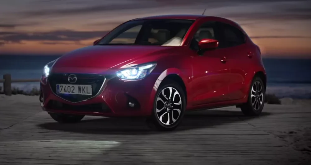 dans-ta-pub-nouvelle-mazda-2-challenge-the-night