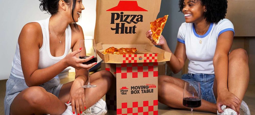 dans-ta-pub-pizza-hut-moving-table-1