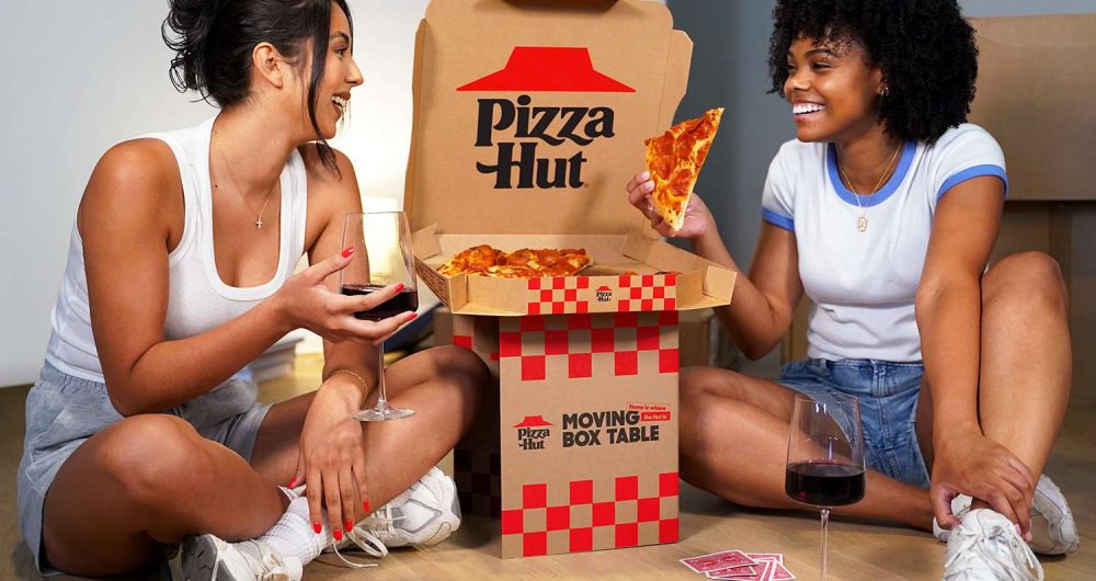 dans-ta-pub-pizza-hut-moving-table-1