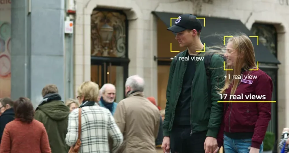 dans-ta-pub-renault-megane-real-views-youtube-street-car-1