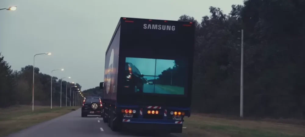 dans-ta-pub-samsung-leo-burnett-argentine-road-safety-truck
