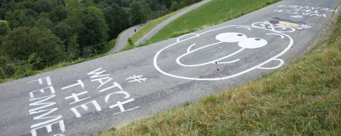dans-ta-pub-skoda-watch-the-femmes-tour-de-france-graffitis-4
