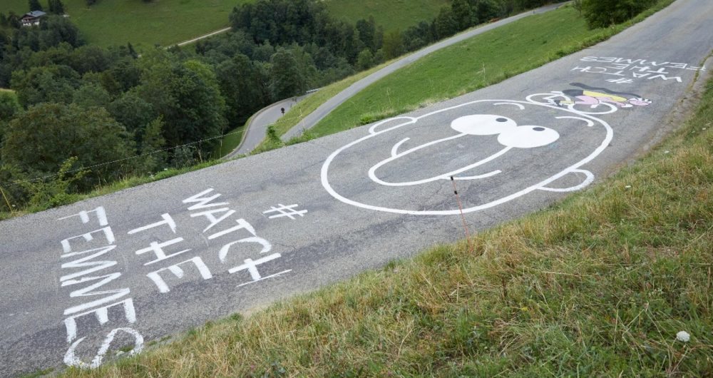 dans-ta-pub-skoda-watch-the-femmes-tour-de-france-graffitis-4