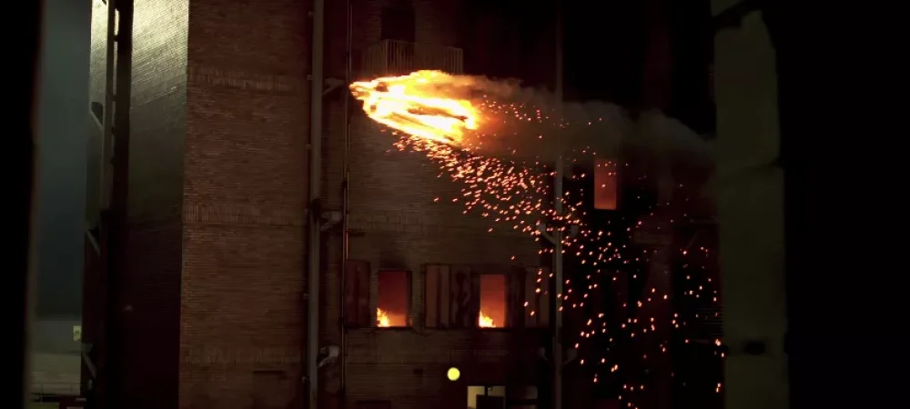 dans-ta-pub-torche-humaine-human-torch-stunt-marvel-drone