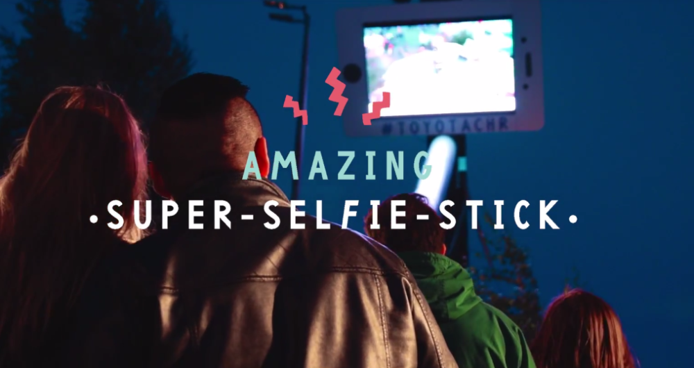 dans-ta-pub-toyota-super-selfie-stick-saatchi-finland-festival-flow