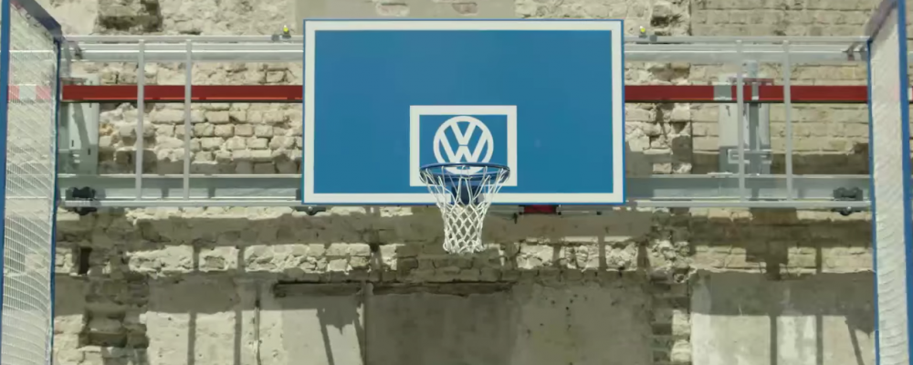 dans-ta-pub-volkswagen-ddb-belgium-volkparking-basket-1