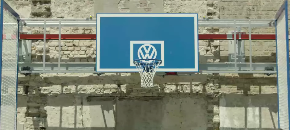 dans-ta-pub-volkswagen-ddb-belgium-volkparking-basket-1