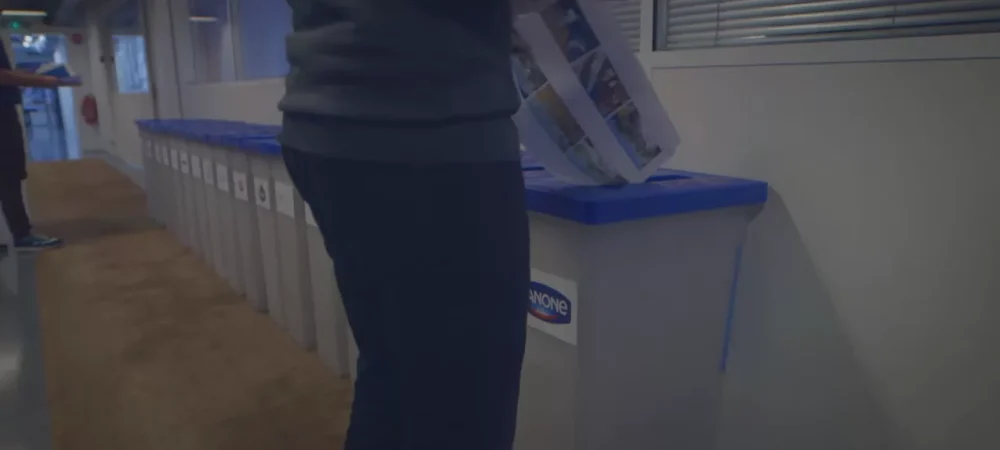 dans-ta-pub-y&r-paris-young-carte-de-voeux-2015-idées-recyclage-agence-publicité