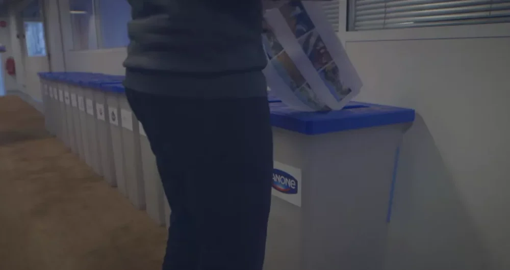 dans-ta-pub-y&r-paris-young-carte-de-voeux-2015-idées-recyclage-agence-publicité