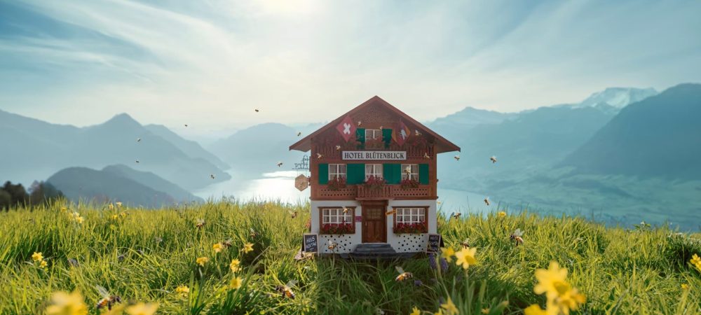 key-visual-hotel-blossom-view-with-bees