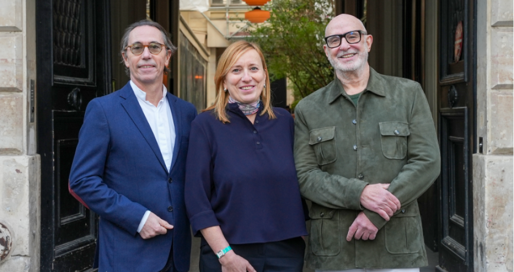 De gauche à droite : Philippe Lucas, Président de Wellcom. Caroline Langlais, DG de Wellcom. Eric Camel, CEO d'Angie.